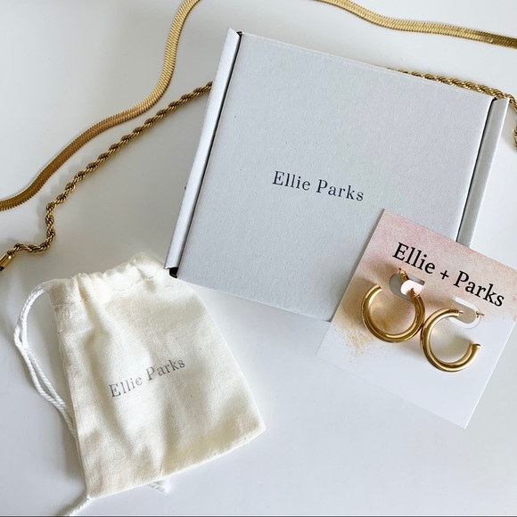 Welcome to my closet! - Picture 10 of 10